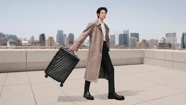 Pesona Wei Daxun Tampil Jadi Wajah Baru TUMI Asia-Pasifik