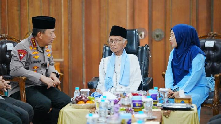 Jaga Kerukunan dan Silaturahmi, Kapolri Kunjungi Dua Ponpes di Jawa Timur