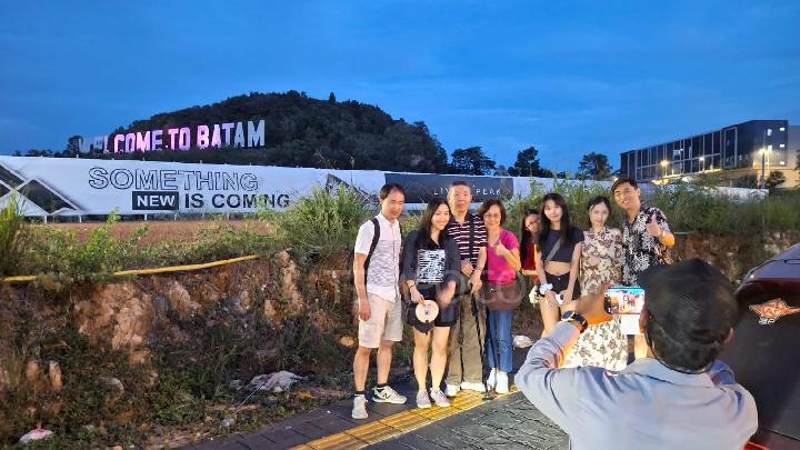 Batam Sees Influx of Singapore and Malaysia Shoppers