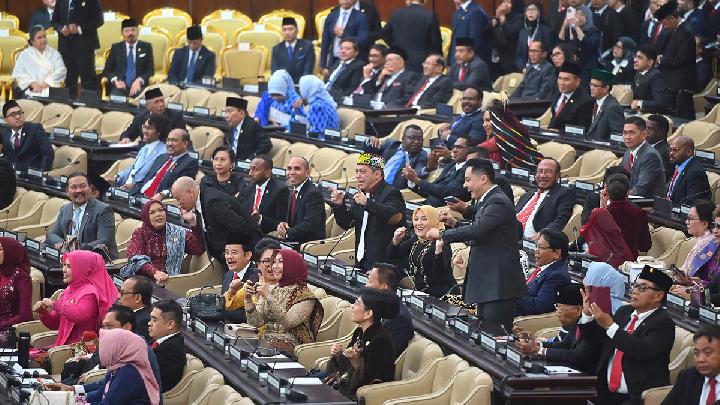 DPR Members' Monthly Earnings Could Reach Rp230 Million, Says Fitra