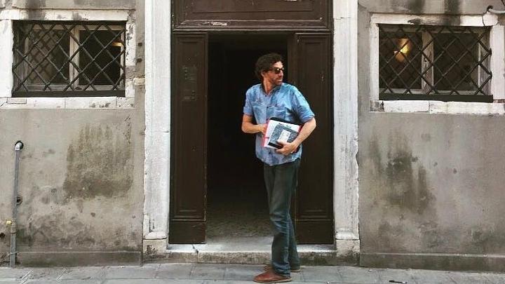 Asisten Sutradara Emily in Paris Diego Borella, Meninggal Dunia di Lokasi Syuting