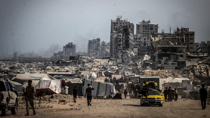 Israeli Airstrike Targets Gaza Residential Building, Affecting Hundreds of Civilians