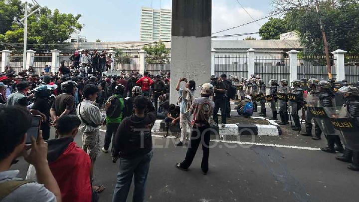Prabowo Summons Police, Military Leaders After August 25 Protests Erupt in Riots