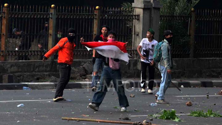 Police Arrest Several High School Students Attempting to Join August 28 Protest