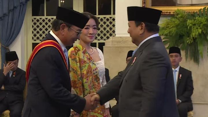 Mantan Terpidana Korupsi Burhanuddin Abdullah Terima Bintang Mahaputera