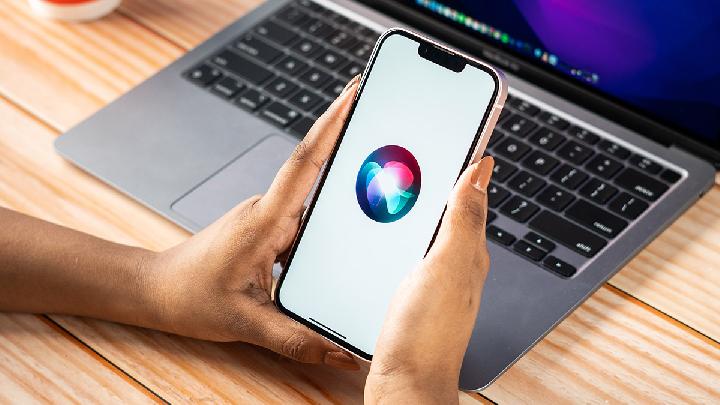 Apple Kembangkan Aplikasi MiripChatGPT untuk Siri Terbaru