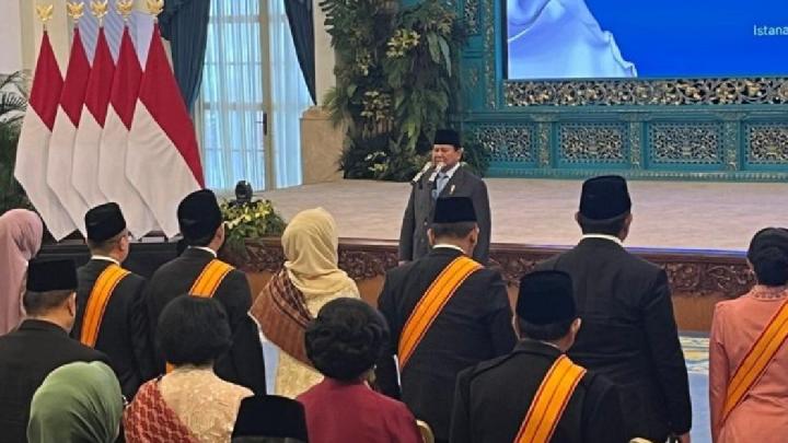 Mengapa Prabowo Memberikan Penghargaan kepada Para Pembantunya?