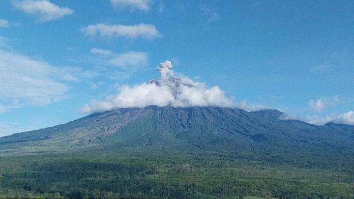 Volcanic Activity Surges, Mount Semeru Observes 8 Eruptions Today