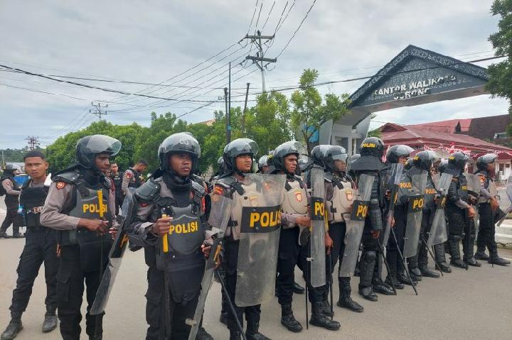 Kota Sorong Rusuh Akibat Masyarakat Tolak Pemindahan Tapol ke Makassar