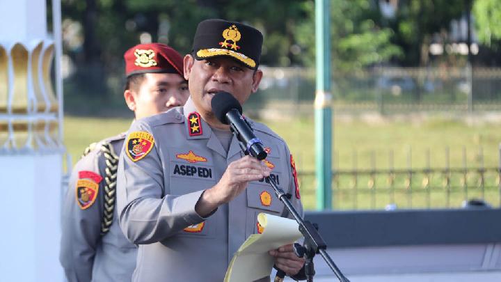 Jakarta Metro Police Chief Says Tear Gas Only Fired Upon His Orders