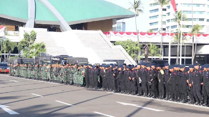 Police Urge Public Not to Live Stream During August 28 Protest