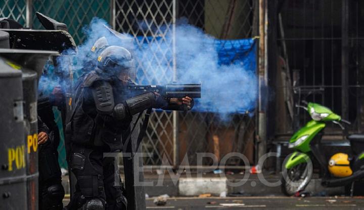 Polisi Sempat Kepung Demonstran di Pejompongan