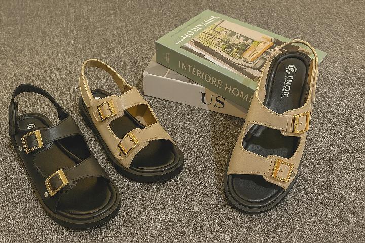 Sandal Finetic, Kombinasi Gaya dan Kenyamanan yang Kamu Inginkan