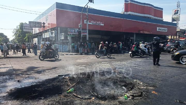 Jakarta Protests Turn Violent: Chronology of Riot in Otista and Hostage-Taking