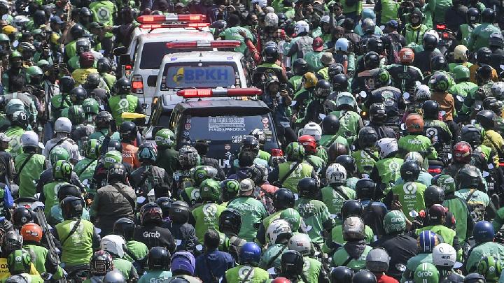 Seven Police Personnel Probed Over Death of Ojol Driver in Jakarta Protest