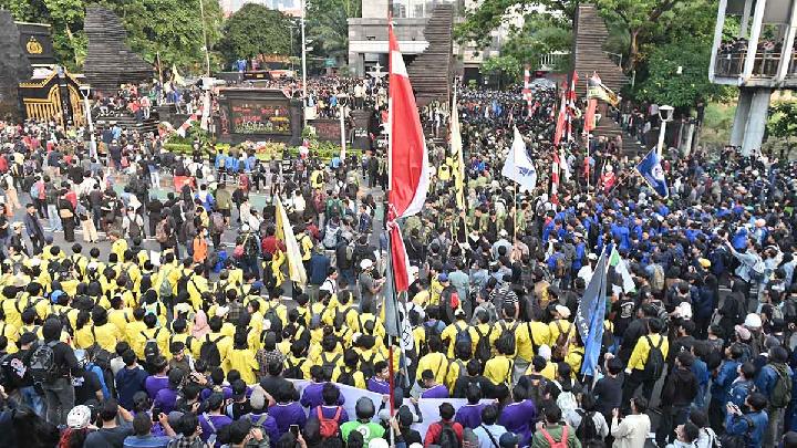Anarchism is Not in the DNA of Indonesian Students, Says Minister