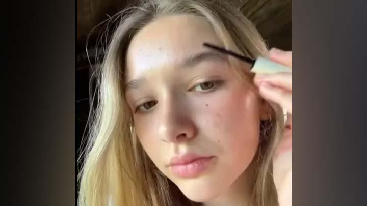 Ikuti Sang Ibu Victoria Beckham, Harper Beckham Mulai Bikin Video Tutorial Makeup 