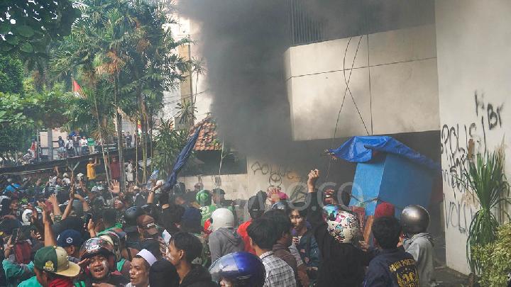 Families of Missing Protesters Conduct DNA Tests After Charred Skeletons Found in Jakarta