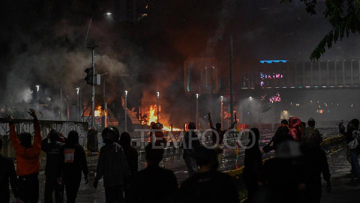 Polisi Ingkar Janji: Massa Kembali Dibubarkan dengan Gas Air Mata