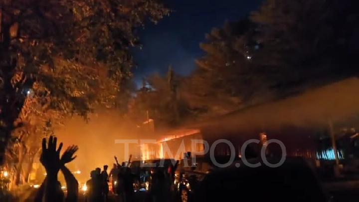Buntut Kematian Affan, Demonstran Bakar Kantor DPRD Makassar hingga Pos Lantas Alauddin