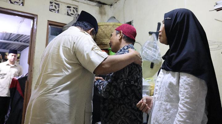 Prabowo Pays Condolence Visit to Home of Ojol Driver Killed During Jakarta Protest