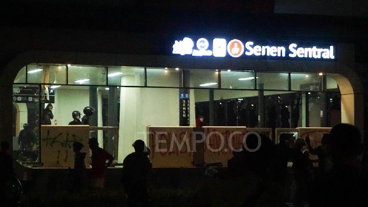 7 Bus Stops Burned in Protests, Transjakarta Service Halted Saturday Morning