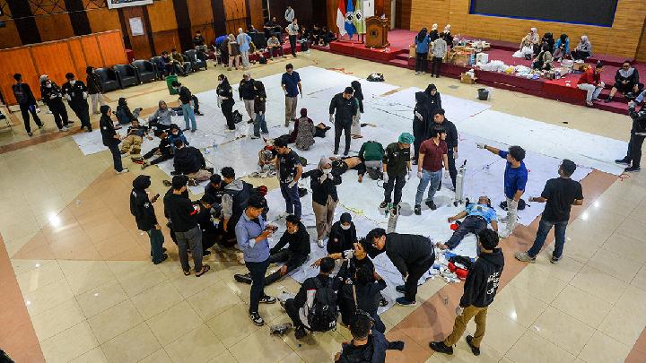 Unisba Şansölyesi Kampüse Giren Anarşist Göstericileri Reddediyor