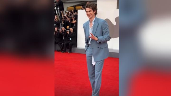 Momen Manis Andrew Garfield dan Pacar Tiba di Venice Film Festival 2025
