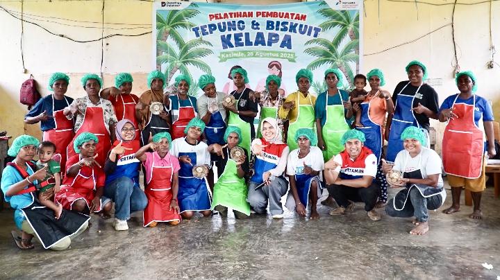 Pertamina Dorong Pemberdayaan Perempuan Adat Kasimle Lewat Olahan Kelapa