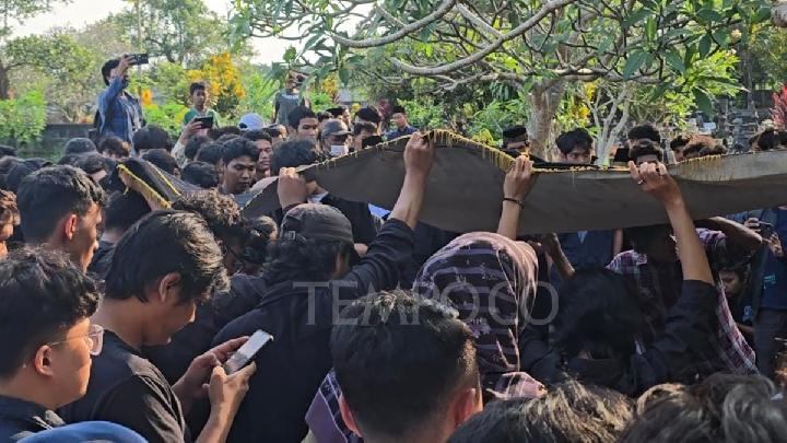 Mahasiswa Amikom Yogya Tewas saat Demo Berujung Bentrokan dengan Polisi