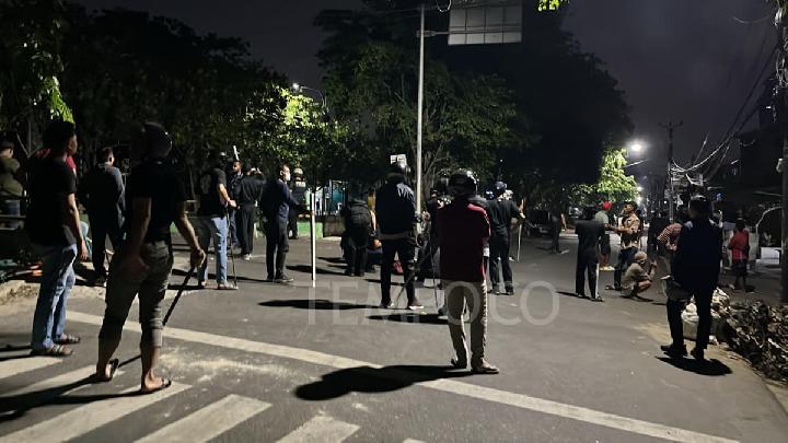 Kantor Polres Metro Bekasi Diserbu Massa