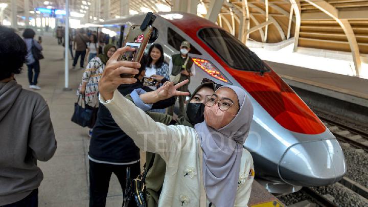 Prabowo to Hold Special Meeting on Whoosh High-Speed Train Debt