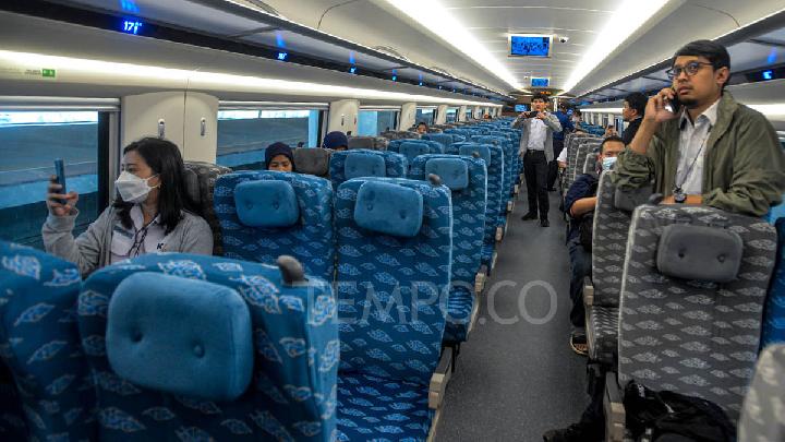 Bandung’a Whoosh Uçurtmanın Elektrik Hattına Takılması Nedeniyle Durdu