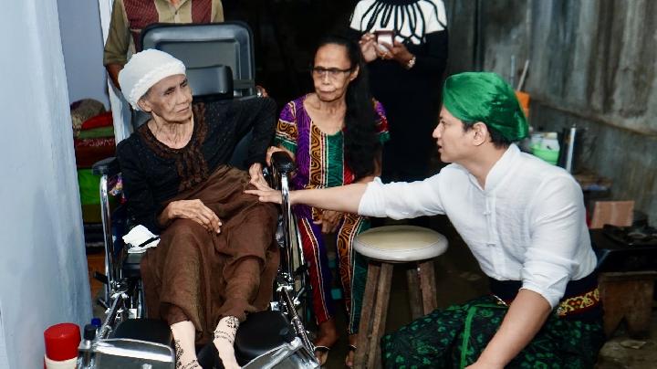 Hari Jadi Trenggalek ke-831, Gus Ipin Berbagi Kebahagiaan dengan Menyapa Kaum Lansia