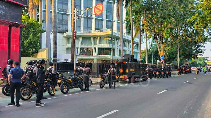 Mako Brimob Kwitang Kerahkan Personel Berikut Rantis untuk Patroli Malam Ini