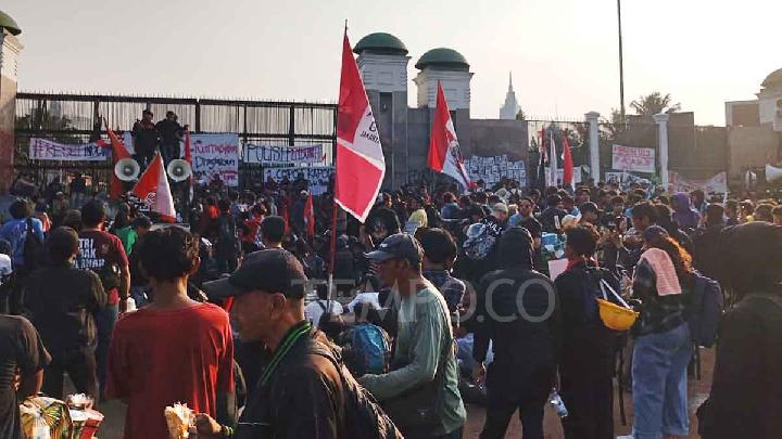 Protests Across Indonesia Continue Despite Crackdown and Deaths