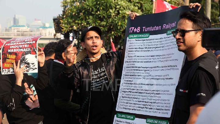 Indonesian Influencers Going to the Streets, Voicing 17+8 People's Demands to the DPR