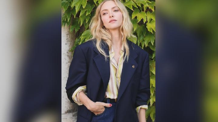 Keren, Amanda Seyfried Pilih Pinjam Baju Julia Robert di Venice Film Festival 2025