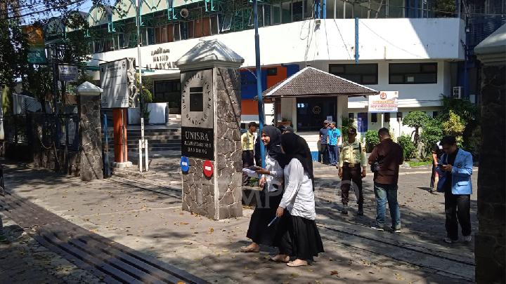 Police and Military Raid Bandung Universities After Protests