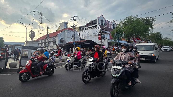 Tourists Flock to Malioboro as Yogyakarta Declared Safe After Recent Protests