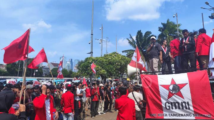 Protests Persist at DPR with Students Taking the Stage After Women's Rally