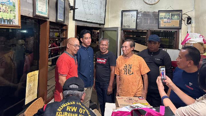 Gibran Meninjau Siskamling di Kwitang dan Palmerah