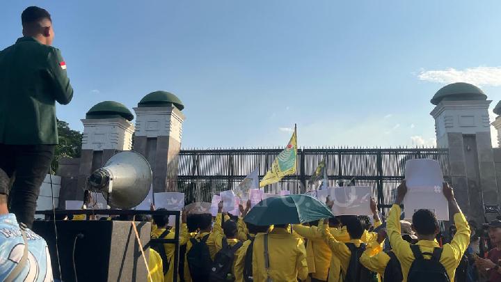 Palace Supports "Democracy Square" at Parliament for Demonstration