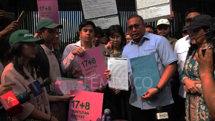 Indonesian Civil Society, Influencers Hand Over 17+8 People's Demands to DPR