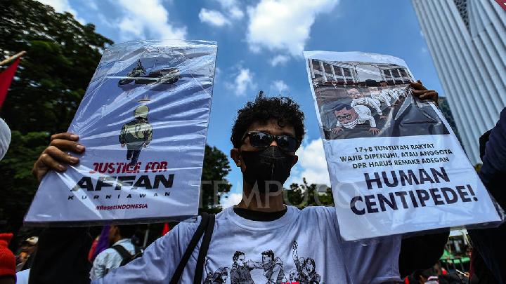 Buruh Mengakhiri Demo dengan Doa Bersama untuk Korban Tewas