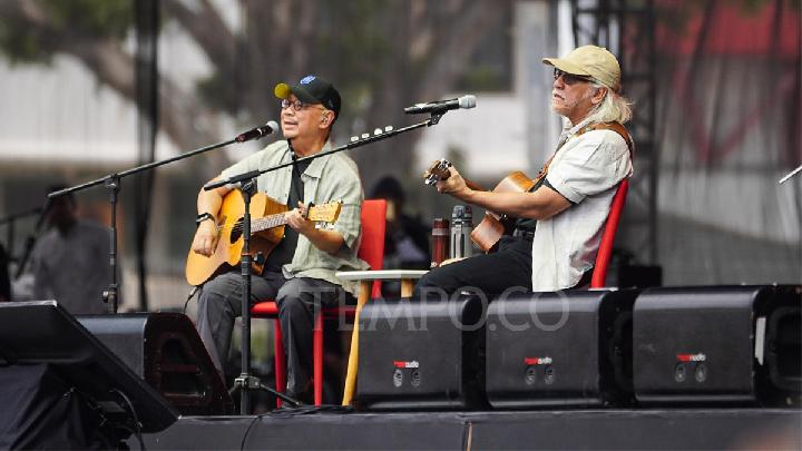 Kolaborasi Ebiet G Ade dan Iwan Fals Buka Pestapora 2025