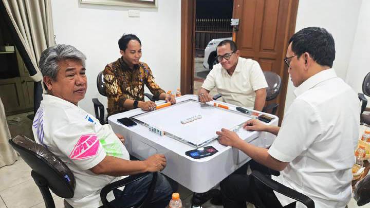 Fakta-fakta Foto Viral Menteri Kehutanan Raja Juli Main Domino