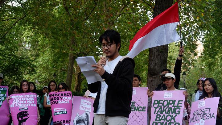 Indonesians in London and Paris Hold Demonstrations Against Police Repression
