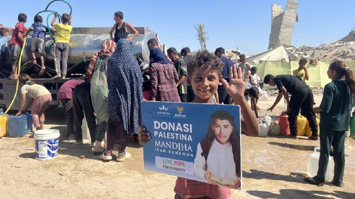 Baznas RI dan Ivan Gunawan Salurkan 45.000 Liter Air Bersih untuk Palestina