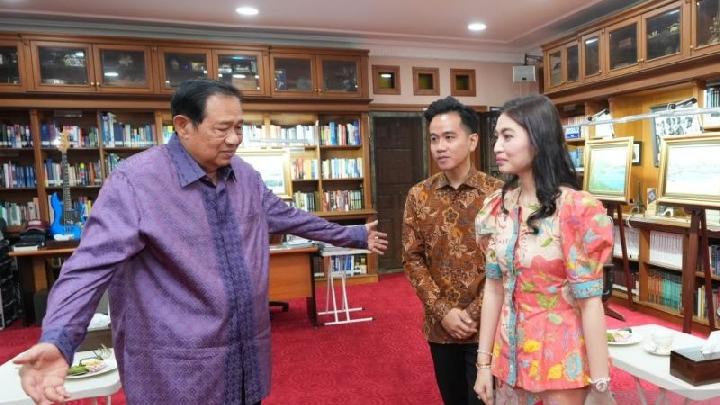 VP Gibran Rakabuming Visits SBY's Home, Wishes Him Happy Birthday